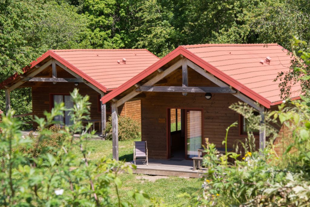 chataigniers du lac villefort chalet extérieur terrasse