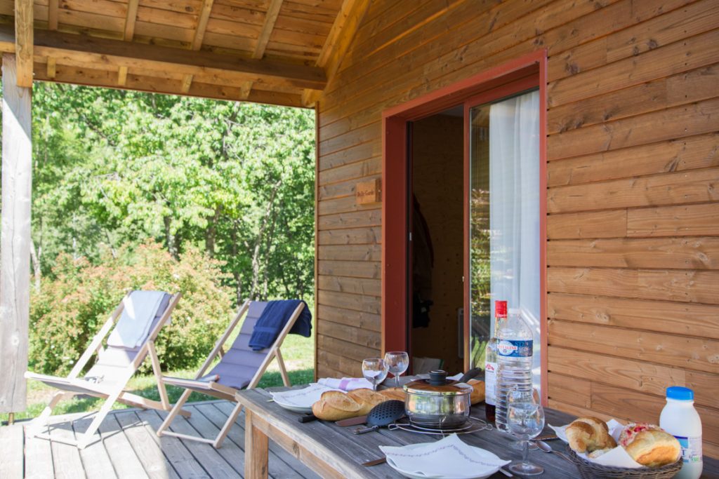 chataigniers du lac villefort chalet exterieur terrasse