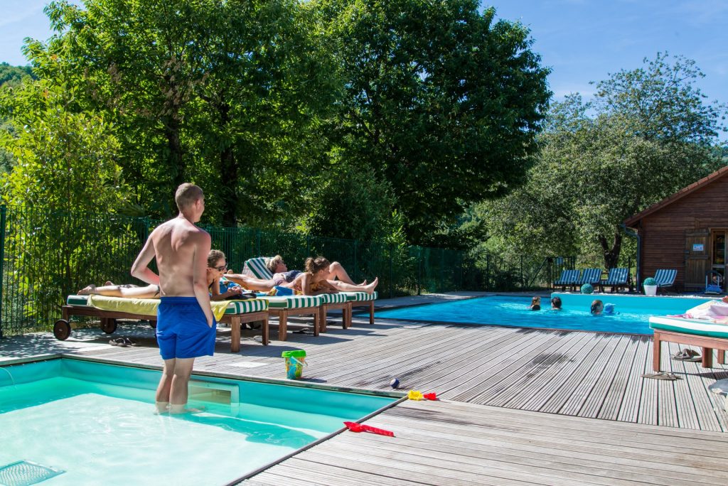 chataigniers du lac villefort piscine