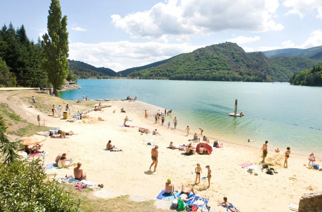 Plage et lac de Villefort